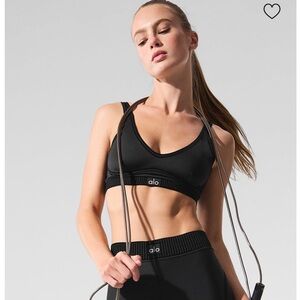 ALO Yoga Airlift Line Up Sports Bra